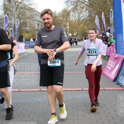12.04.2026 - 45. Internationalen Wilhelmsburger Insellauf Strokosch-Dieckow http://msf.ph/oto/9454208 12.04.2026 13:05:16 Ziel 5864, 3964, 2891, 4314, 5096, 5808, 5477, 3068, 5144 meine-sportfotos.de
