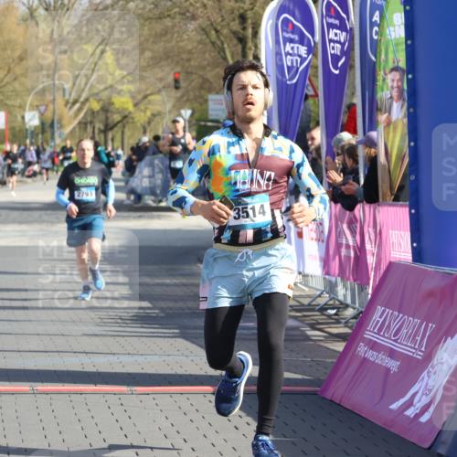 12.04.2026 - 45. Internationalen Wilhelmsburger Insellauf Strokosch-Dieckow http://msf.ph/oto/9454212 12.04.2026 10:29:23 Ziel 5316, 3514 meine-sportfotos.de