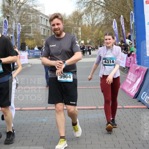 12.04.2026 - 45. Internationalen Wilhelmsburger Insellauf Strokosch-Dieckow http://msf.ph/oto/9454213 12.04.2026 13:05:16 Ziel 5864, 3964, 2891, 4314, 5096, 5808, 5477, 3068, 5144 meine-sportfotos.de