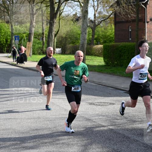 12.04.2026 - 45. Internationalen Wilhelmsburger Insellauf J. Mangold http://msf.ph/oto/9454217 12.04.2026 10:17:51 Ziel 4205, 3682, 4475, 3262, 5554 meine-sportfotos.de