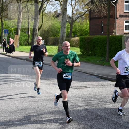 12.04.2026 - 45. Internationalen Wilhelmsburger Insellauf J. Mangold http://msf.ph/oto/9454221 12.04.2026 10:17:51 Ziel 4205, 3682, 4475, 3262, 5554 meine-sportfotos.de