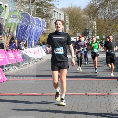 12.04.2026 - 45. Internationalen Wilhelmsburger Insellauf Strokosch-Dieckow http://msf.ph/oto/9454222 12.04.2026 10:41:57 Ziel 5034, 3861, 5545, 2812, 5270, 5416 meine-sportfotos.de