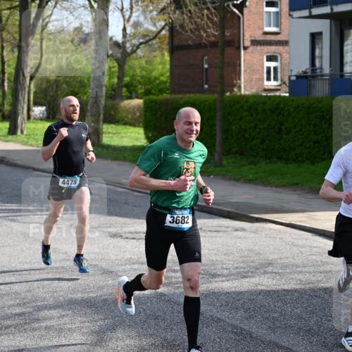 12.04.2026 - 45. Internationalen Wilhelmsburger Insellauf J. Mangold http://msf.ph/oto/9454230 12.04.2026 10:17:51 Ziel 4205, 3682, 4475, 3262, 5554 meine-sportfotos.de