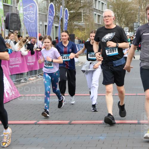 12.04.2026 - 45. Internationalen Wilhelmsburger Insellauf Strokosch-Dieckow http://msf.ph/oto/9454234 12.04.2026 13:05:15 Ziel 5864, 3964, 2891, 4314, 5096, 5808, 5477, 3068, 5144 meine-sportfotos.de