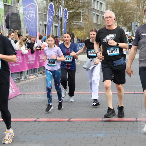 12.04.2026 - 45. Internationalen Wilhelmsburger Insellauf Strokosch-Dieckow http://msf.ph/oto/9454239 12.04.2026 13:05:14 Ziel 5864, 3964, 2891, 4314, 5096, 5808, 5477, 3068 meine-sportfotos.de
