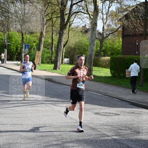 12.04.2026 - 45. Internationalen Wilhelmsburger Insellauf J. Mangold http://msf.ph/oto/9454248 12.04.2026 10:18:21 Ziel 3262, 5554, 4733, 4583, 4117, 3644, 2757 meine-sportfotos.de