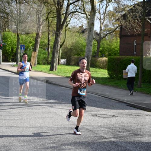 12.04.2026 - 45. Internationalen Wilhelmsburger Insellauf J. Mangold http://msf.ph/oto/9454250 12.04.2026 10:18:21 Ziel 3262, 5554, 4733, 4583, 4117, 3644, 2757 meine-sportfotos.de