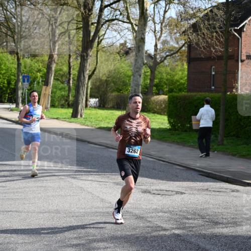 12.04.2026 - 45. Internationalen Wilhelmsburger Insellauf J. Mangold http://msf.ph/oto/9454251 12.04.2026 10:18:21 Ziel 3262, 5554, 4733, 4583, 4117, 3644, 2757 meine-sportfotos.de