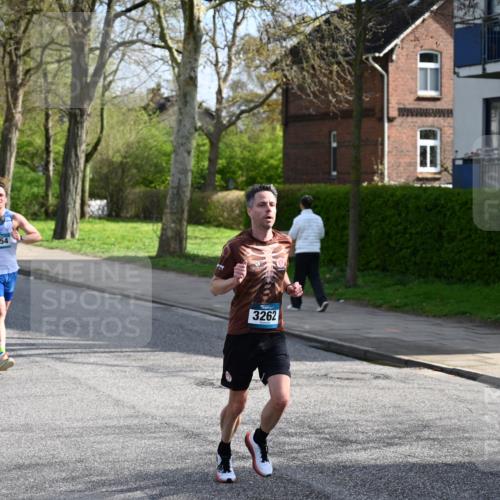 12.04.2026 - 45. Internationalen Wilhelmsburger Insellauf J. Mangold http://msf.ph/oto/9454260 12.04.2026 10:18:21 Ziel 3262, 5554, 4733, 4583, 4117, 3644, 2757 meine-sportfotos.de