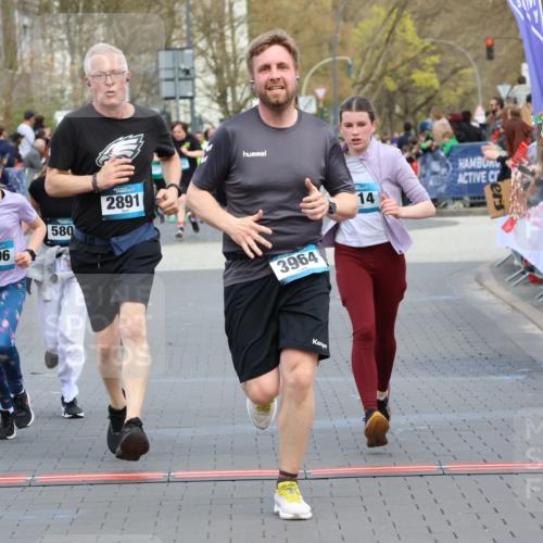 12.04.2026 - 45. Internationalen Wilhelmsburger Insellauf Strokosch-Dieckow http://msf.ph/oto/9454262 12.04.2026 13:05:13 Ziel 5864, 3964, 2891, 4314, 5096, 5808, 5477, 3068 meine-sportfotos.de
