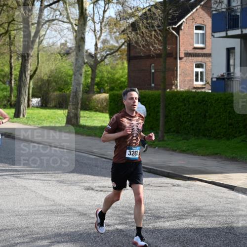 12.04.2026 - 45. Internationalen Wilhelmsburger Insellauf J. Mangold http://msf.ph/oto/9454263 12.04.2026 10:18:21 Ziel 3262, 5554, 4733, 4583, 4117, 3644, 2757 meine-sportfotos.de