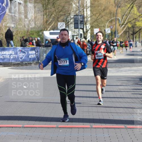 12.04.2026 - 45. Internationalen Wilhelmsburger Insellauf Strokosch-Dieckow http://msf.ph/oto/9454265 12.04.2026 10:29:30 Ziel 2793, 3777, 4979, 4087 meine-sportfotos.de
