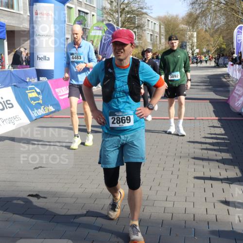 12.04.2026 - 45. Internationalen Wilhelmsburger Insellauf Strokosch-Dieckow http://msf.ph/oto/9454273 12.04.2026 10:42:16 Ziel 2479, 3892, 4483, 5654 meine-sportfotos.de