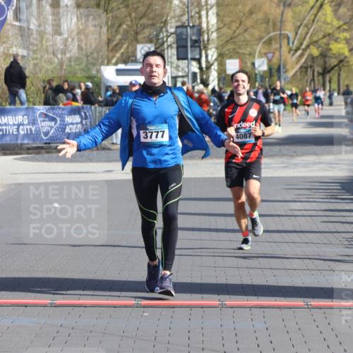 12.04.2026 - 45. Internationalen Wilhelmsburger Insellauf Strokosch-Dieckow http://msf.ph/oto/9454275 12.04.2026 10:29:30 Ziel 2793, 3777, 4979, 4087 meine-sportfotos.de