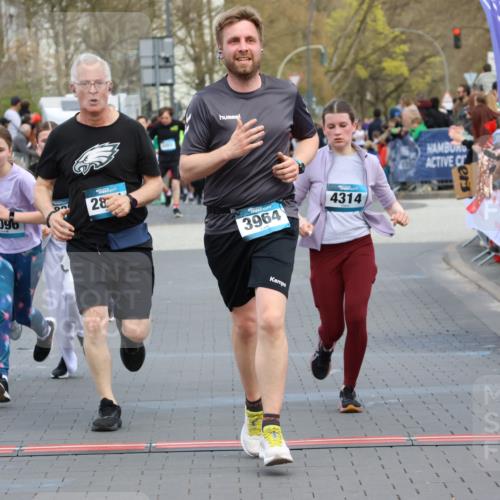 12.04.2026 - 45. Internationalen Wilhelmsburger Insellauf Strokosch-Dieckow http://msf.ph/oto/9454277 12.04.2026 13:05:13 Ziel 5864, 3964, 2891, 4314, 5096, 5808, 5477, 3068 meine-sportfotos.de