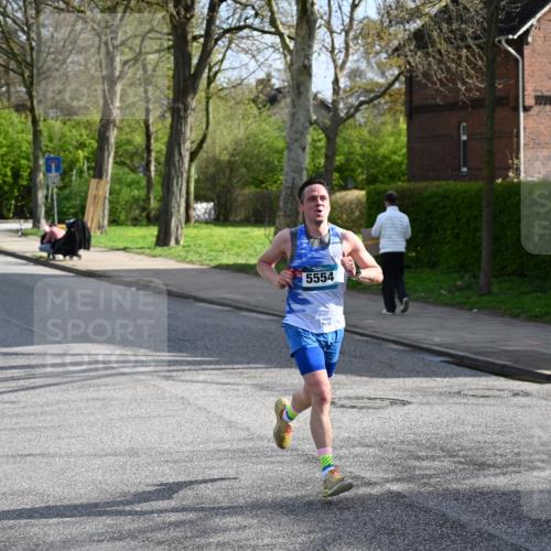 12.04.2026 - 45. Internationalen Wilhelmsburger Insellauf J. Mangold http://msf.ph/oto/9454278 12.04.2026 10:18:22 Ziel 3262, 5554, 4733, 4583, 4117, 3644, 2757 meine-sportfotos.de