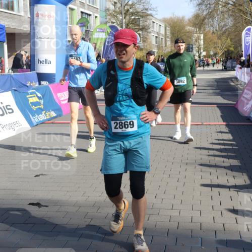 12.04.2026 - 45. Internationalen Wilhelmsburger Insellauf Strokosch-Dieckow http://msf.ph/oto/9454279 12.04.2026 10:42:16 Ziel 2479, 3892, 4483, 5654 meine-sportfotos.de