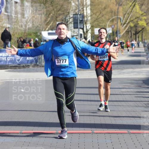 12.04.2026 - 45. Internationalen Wilhelmsburger Insellauf Strokosch-Dieckow http://msf.ph/oto/9454280 12.04.2026 10:29:31 Ziel 2793, 3777, 4979, 4087 meine-sportfotos.de