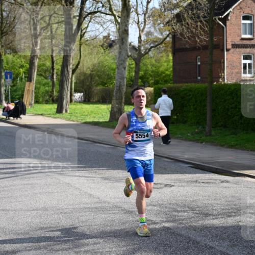12.04.2026 - 45. Internationalen Wilhelmsburger Insellauf J. Mangold http://msf.ph/oto/9454281 12.04.2026 10:18:23 Ziel 3262, 5554, 4733, 4583, 4117, 3644, 2757 meine-sportfotos.de