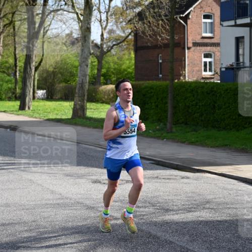 12.04.2026 - 45. Internationalen Wilhelmsburger Insellauf J. Mangold http://msf.ph/oto/9454286 12.04.2026 10:18:23 Ziel 3262, 5554, 4733, 4583, 4117, 3644, 2757 meine-sportfotos.de