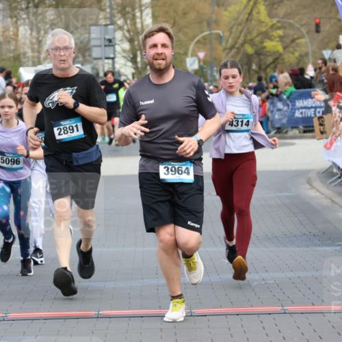 12.04.2026 - 45. Internationalen Wilhelmsburger Insellauf Strokosch-Dieckow http://msf.ph/oto/9454287 12.04.2026 13:05:12 Ziel 5088, 5864, 3964, 2891, 4314, 5096, 5808, 5477 meine-sportfotos.de