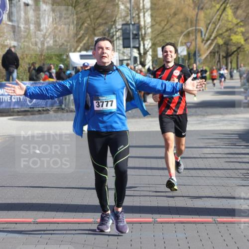 12.04.2026 - 45. Internationalen Wilhelmsburger Insellauf Strokosch-Dieckow http://msf.ph/oto/9454289 12.04.2026 10:29:31 Ziel 2793, 3777, 4979, 4087 meine-sportfotos.de