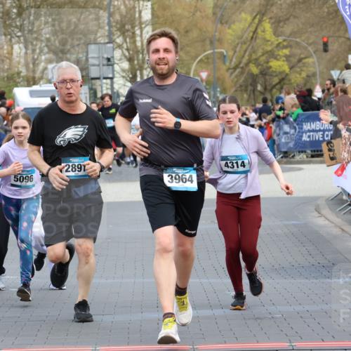 12.04.2026 - 45. Internationalen Wilhelmsburger Insellauf Strokosch-Dieckow http://msf.ph/oto/9454300 12.04.2026 13:05:12 Ziel 5088, 5864, 3964, 2891, 4314, 5096, 5808, 5477 meine-sportfotos.de