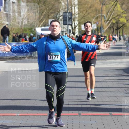 12.04.2026 - 45. Internationalen Wilhelmsburger Insellauf Strokosch-Dieckow http://msf.ph/oto/9454308 12.04.2026 10:29:31 Ziel 2793, 3777, 4979, 4087 meine-sportfotos.de