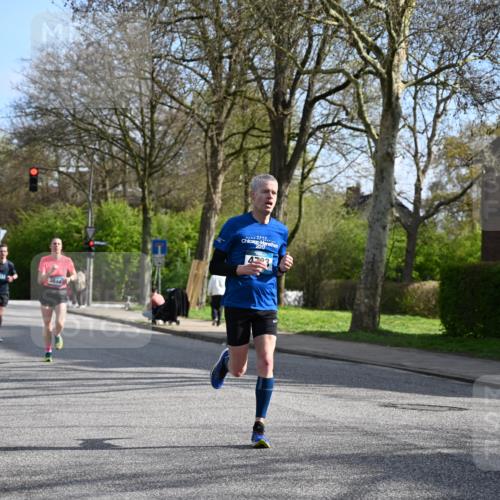 12.04.2026 - 45. Internationalen Wilhelmsburger Insellauf J. Mangold http://msf.ph/oto/9454323 12.04.2026 10:18:43 Ziel 4733, 4583, 4117, 3644, 2757, 5049, 2671, 2549, 3289 meine-sportfotos.de