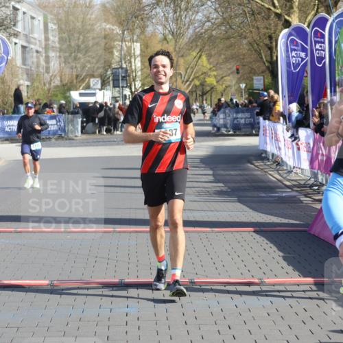 12.04.2026 - 45. Internationalen Wilhelmsburger Insellauf Strokosch-Dieckow http://msf.ph/oto/9454330 12.04.2026 10:29:34 Ziel 3777, 4979, 4087, 3735 meine-sportfotos.de