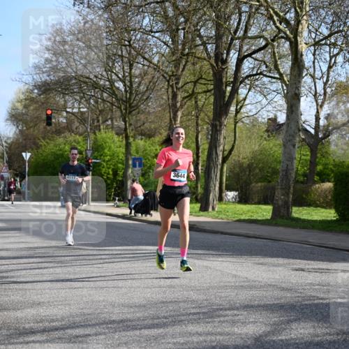 12.04.2026 - 45. Internationalen Wilhelmsburger Insellauf J. Mangold http://msf.ph/oto/9454346 12.04.2026 10:18:46 Ziel 4733, 4583, 4117, 3644, 2757, 5049, 2671, 2549, 3289, 5456, 2789 meine-sportfotos.de