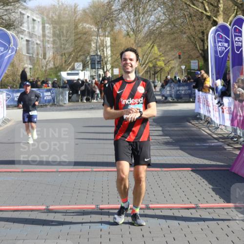 12.04.2026 - 45. Internationalen Wilhelmsburger Insellauf Strokosch-Dieckow http://msf.ph/oto/9454349 12.04.2026 10:29:34 Ziel 3777, 4979, 4087, 3735 meine-sportfotos.de