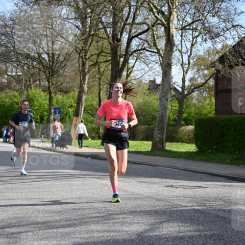 12.04.2026 - 45. Internationalen Wilhelmsburger Insellauf J. Mangold http://msf.ph/oto/9454365 12.04.2026 10:18:46 Ziel 4733, 4583, 4117, 3644, 2757, 5049, 2671, 2549, 3289, 5456, 2789 meine-sportfotos.de