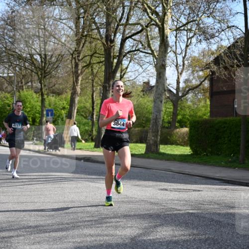 12.04.2026 - 45. Internationalen Wilhelmsburger Insellauf J. Mangold http://msf.ph/oto/9454366 12.04.2026 10:18:46 Ziel 4733, 4583, 4117, 3644, 2757, 5049, 2671, 2549, 3289, 5456, 2789 meine-sportfotos.de