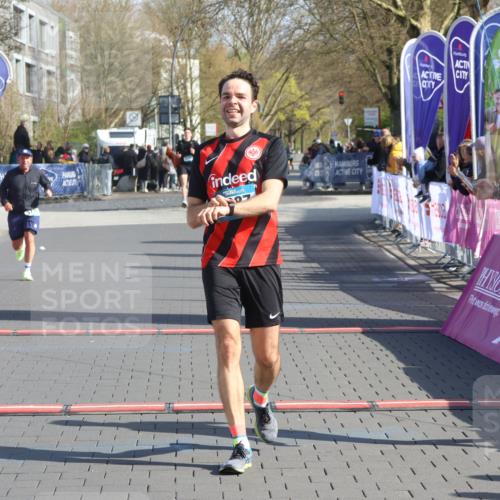 12.04.2026 - 45. Internationalen Wilhelmsburger Insellauf Strokosch-Dieckow http://msf.ph/oto/9454368 12.04.2026 10:29:35 Ziel 3777, 4979, 4087, 3735 meine-sportfotos.de
