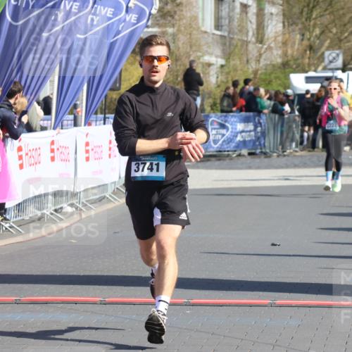 12.04.2026 - 45. Internationalen Wilhelmsburger Insellauf Strokosch-Dieckow http://msf.ph/oto/9454373 12.04.2026 10:42:28 Ziel 4615 meine-sportfotos.de