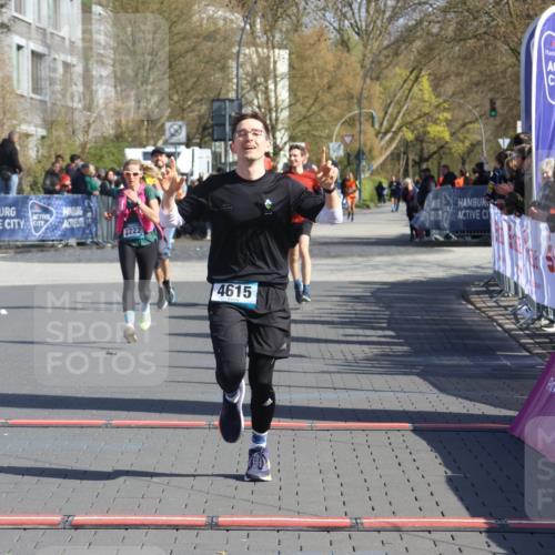 12.04.2026 - 45. Internationalen Wilhelmsburger Insellauf Strokosch-Dieckow http://msf.ph/oto/9454399 12.04.2026 10:42:30 Ziel 4615, 2222 meine-sportfotos.de