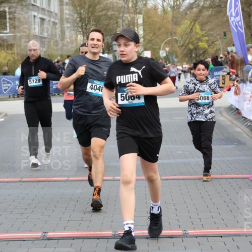 12.04.2026 - 45. Internationalen Wilhelmsburger Insellauf Strokosch-Dieckow http://msf.ph/oto/9454403 12.04.2026 13:04:59 Ziel 5064, 4048, 5423, 5066, 5458, 5728, 5724 meine-sportfotos.de