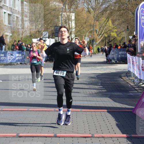 12.04.2026 - 45. Internationalen Wilhelmsburger Insellauf Strokosch-Dieckow http://msf.ph/oto/9454404 12.04.2026 10:42:30 Ziel 4615, 2222 meine-sportfotos.de