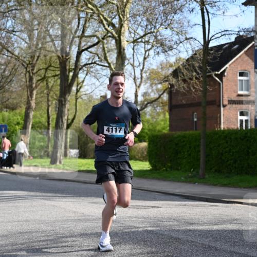 12.04.2026 - 45. Internationalen Wilhelmsburger Insellauf J. Mangold http://msf.ph/oto/9454405 12.04.2026 10:18:48 Ziel 4733, 4583, 4117, 3644, 2757, 5049, 2671, 2549, 3289, 5456, 2789 meine-sportfotos.de