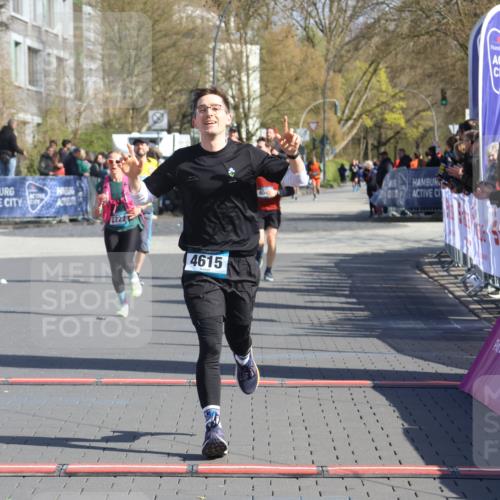 12.04.2026 - 45. Internationalen Wilhelmsburger Insellauf Strokosch-Dieckow http://msf.ph/oto/9454412 12.04.2026 10:42:30 Ziel 4615, 2222 meine-sportfotos.de