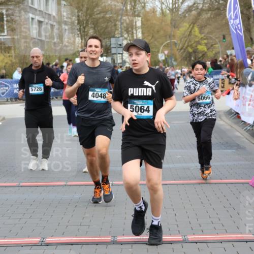 12.04.2026 - 45. Internationalen Wilhelmsburger Insellauf Strokosch-Dieckow http://msf.ph/oto/9454414 12.04.2026 13:04:59 Ziel 5064, 4048, 5423, 5066, 5458, 5728, 5724 meine-sportfotos.de
