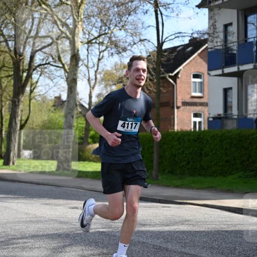 12.04.2026 - 45. Internationalen Wilhelmsburger Insellauf J. Mangold http://msf.ph/oto/9454416 12.04.2026 10:18:49 Ziel 4733, 4583, 4117, 3644, 2757, 5049, 2671, 2549, 3289, 5456, 2789 meine-sportfotos.de