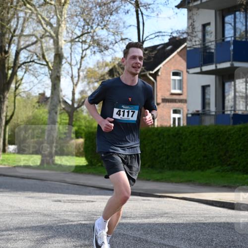 12.04.2026 - 45. Internationalen Wilhelmsburger Insellauf J. Mangold http://msf.ph/oto/9454417 12.04.2026 10:18:49 Ziel 4733, 4583, 4117, 3644, 2757, 5049, 2671, 2549, 3289, 5456, 2789 meine-sportfotos.de