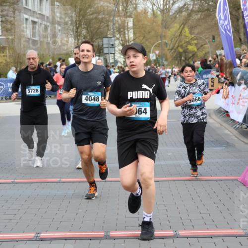 12.04.2026 - 45. Internationalen Wilhelmsburger Insellauf Strokosch-Dieckow http://msf.ph/oto/9454421 12.04.2026 13:04:59 Ziel 5064, 4048, 5423, 5066, 5458, 5728, 5724 meine-sportfotos.de