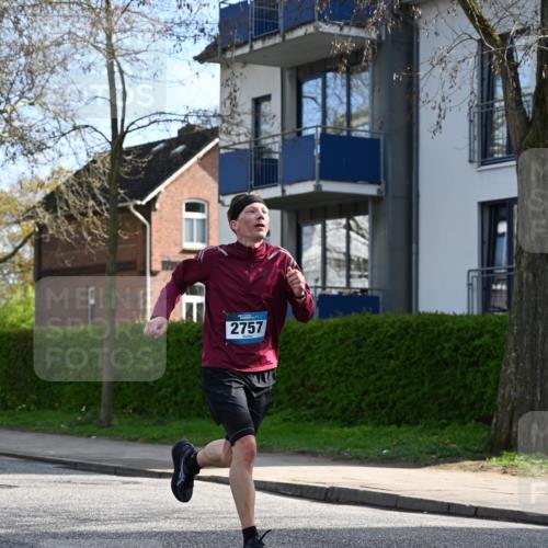 12.04.2026 - 45. Internationalen Wilhelmsburger Insellauf J. Mangold http://msf.ph/oto/9454424 12.04.2026 10:19:01 Ziel 2757, 5049, 2671, 2549, 3289, 5456, 2789, 5652 meine-sportfotos.de