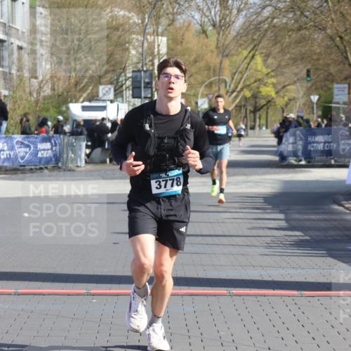 12.04.2026 - 45. Internationalen Wilhelmsburger Insellauf Strokosch-Dieckow http://msf.ph/oto/9454427 12.04.2026 10:29:43 Ziel 3778 meine-sportfotos.de