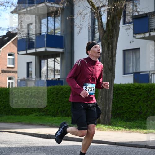12.04.2026 - 45. Internationalen Wilhelmsburger Insellauf J. Mangold http://msf.ph/oto/9454438 12.04.2026 10:19:01 Ziel 2757, 5049, 2671, 2549, 3289, 5456, 2789, 5652 meine-sportfotos.de