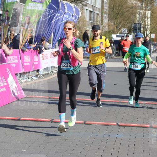 12.04.2026 - 45. Internationalen Wilhelmsburger Insellauf Strokosch-Dieckow http://msf.ph/oto/9454440 12.04.2026 10:42:34 Ziel 4615, 2222, 3419, 4042, 3991 meine-sportfotos.de