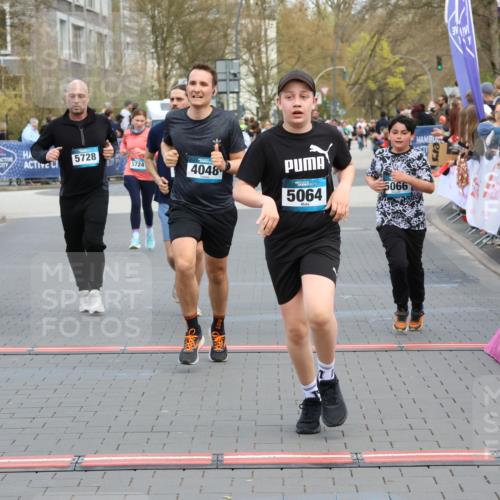 12.04.2026 - 45. Internationalen Wilhelmsburger Insellauf Strokosch-Dieckow http://msf.ph/oto/9454441 12.04.2026 13:04:59 Ziel 5064, 4048, 5423, 5066, 5458, 5728, 5724 meine-sportfotos.de